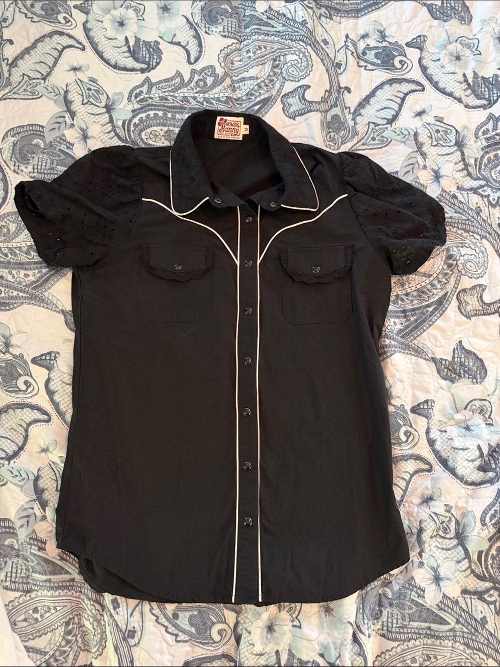 Howdy Hanny Black Short-Sleeve Button-Down with White Piping snap buttons size M
